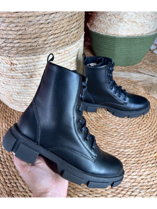Bota Coturno Feminina em Couro Sintético PretoBC901
