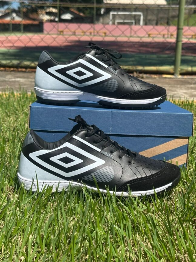 Chuteira Society Pro 5 Masculino Umbro Preto