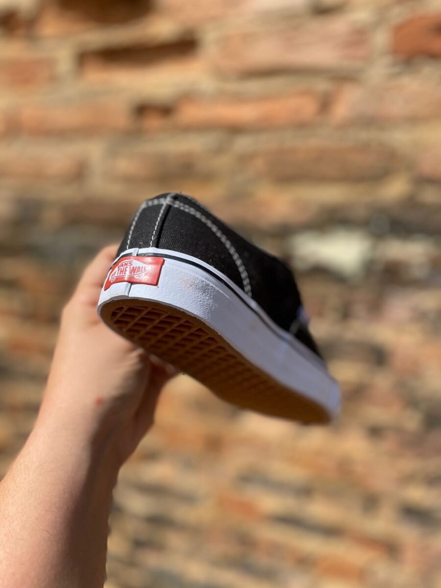 Tênis Authentic Unissex Vans Preto/Branco - Imagem 2