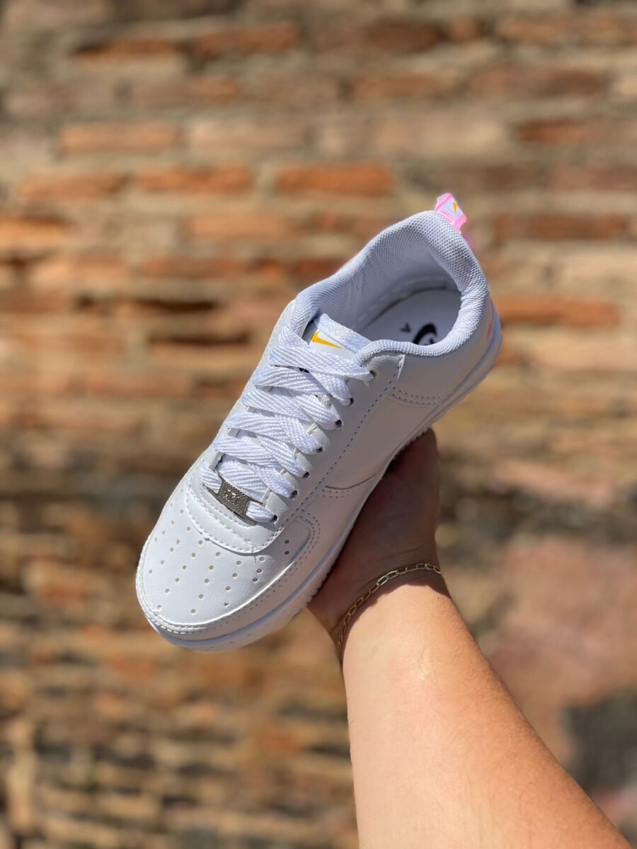 Tênis Air Force EL Feminino Nike Branco/Rosa - Imagem 3